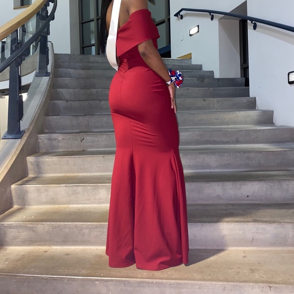 Elegant red dress - Picture 2 of 2